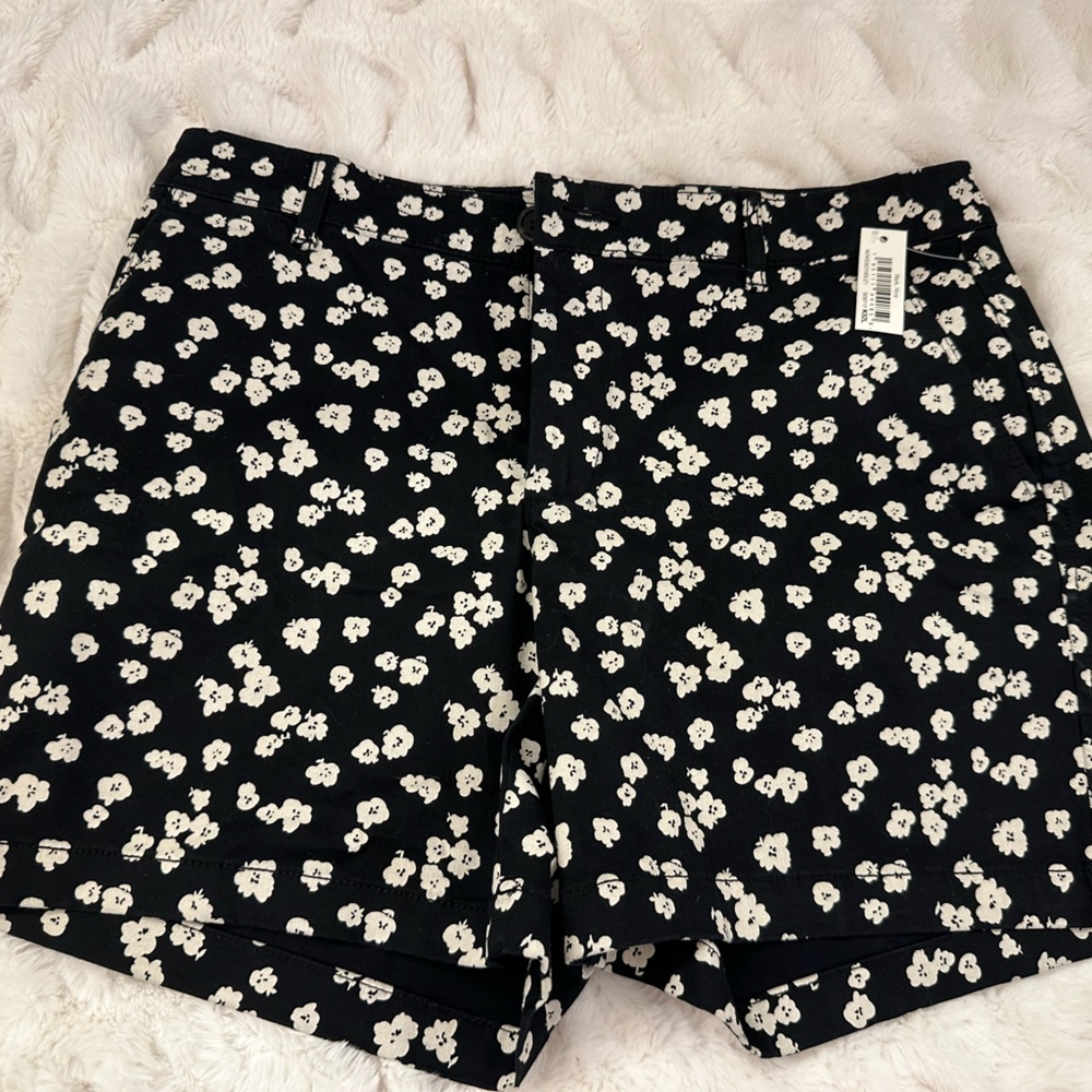 Amazon Essentials Black and White Floral Women's Shorts